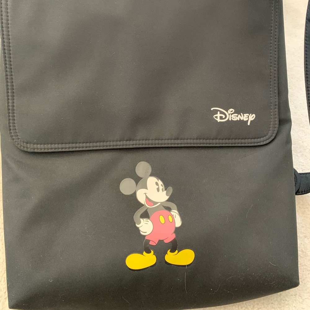 Gently used Targus Mickey Laptop Messenger Bag